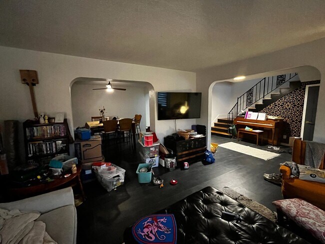 Building Photo - Pendleton Heights 4BR—Updated Historic Cha...