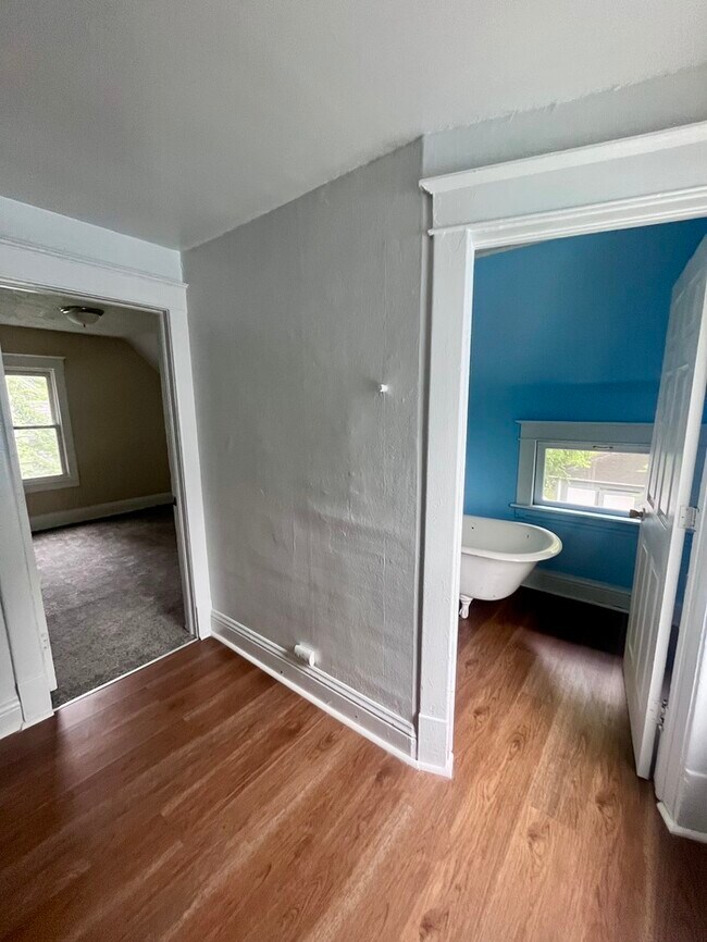 Building Photo - Newly Renovated Single Family Home!