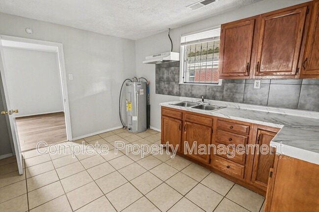 Building Photo - 6025 Ivy St