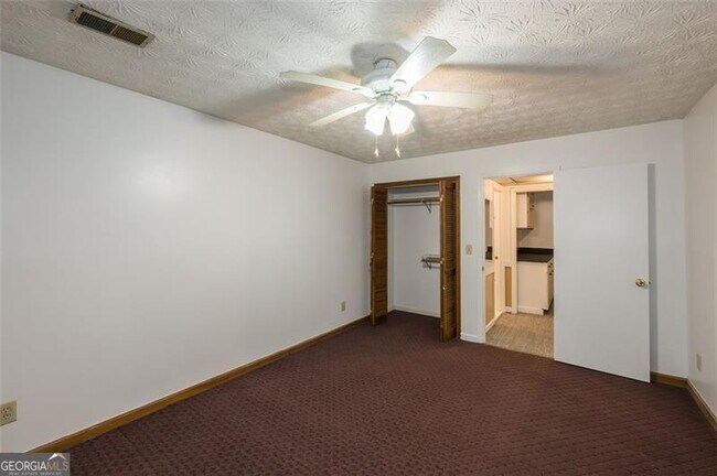 Building Photo - 4535 Kings Crossing Dr NE