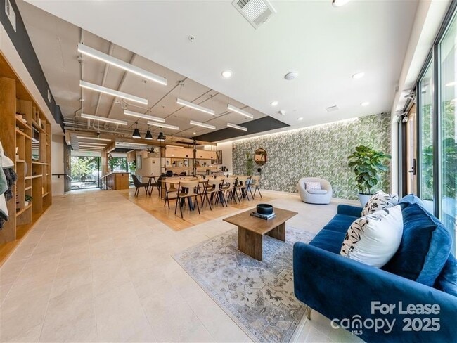 Building Photo - 1824 N Brevard St