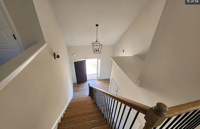 Building Photo - Charming 4 Bedroom 2.5 Bathroom with Bonus Room