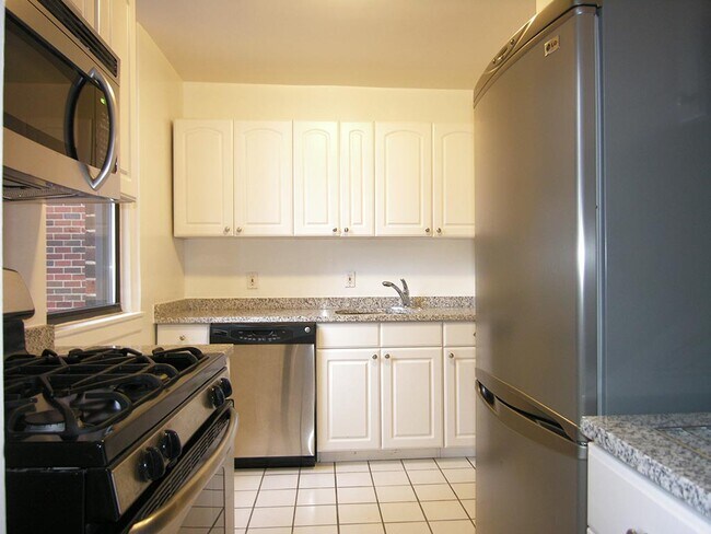 Building Photo - 435 E 79th St