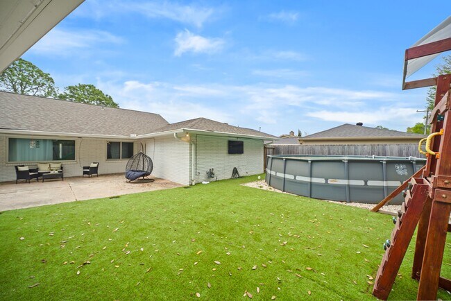 Building Photo - 6215 S Braeswood Blvd