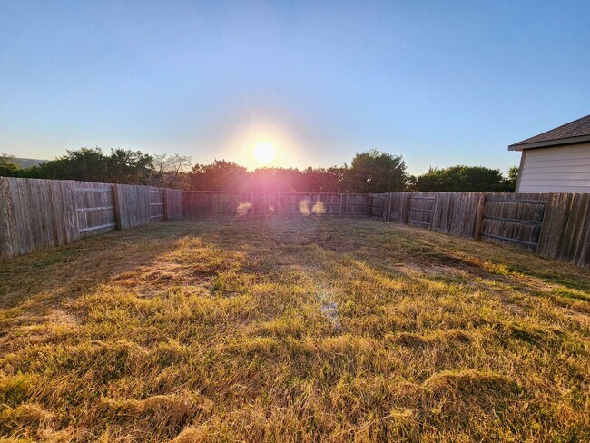 Building Photo - 600 Saturnia Dr