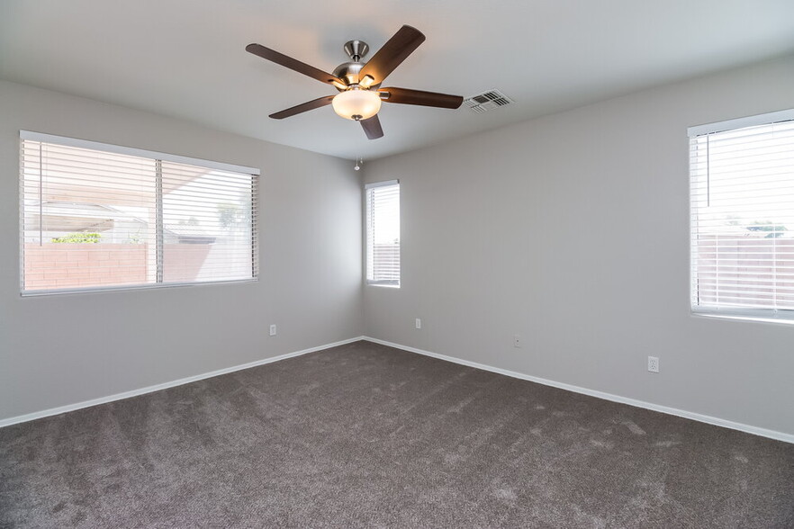 Building Photo - 8213 W Papago St