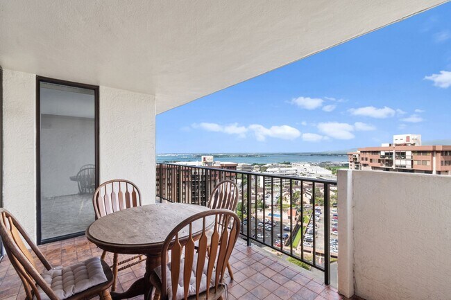 Building Photo - Beautiful 1 Bedroom Condo