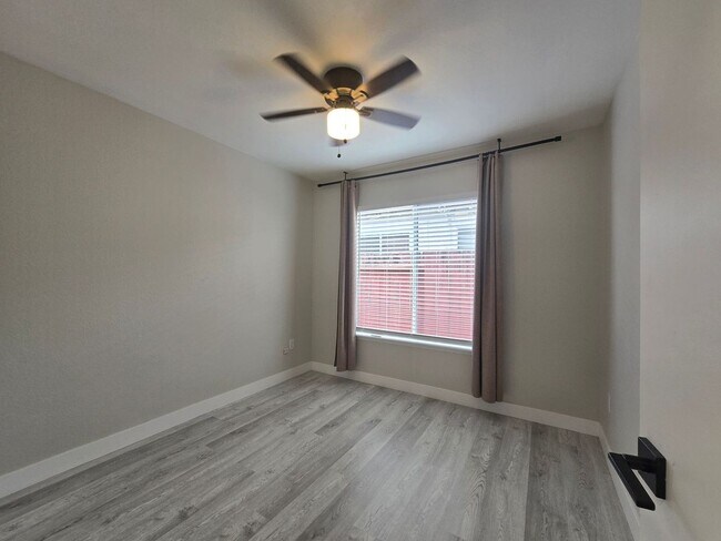 Building Photo - 11321 Volans St