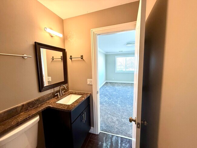 Building Photo - 298 Maplewood Ct