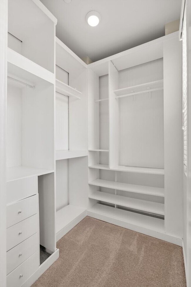 Building Photo - Superior Point