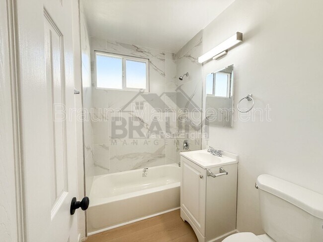 Building Photo - 7339 Woodman Ave