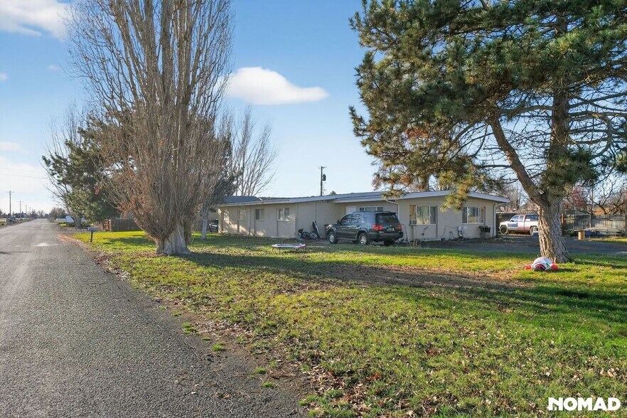 Building Photo - 7733 McDougal Ave NE