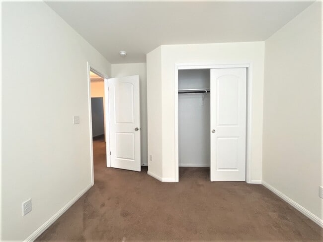 Building Photo - 153 Pine Island Ln