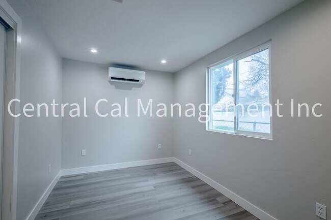 Building Photo - 341 Laurel Ave