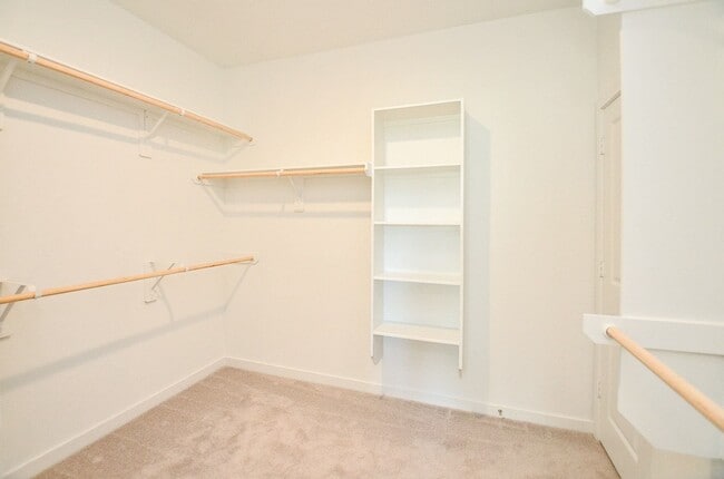 Building Photo - 2708 Pne Blf Dr