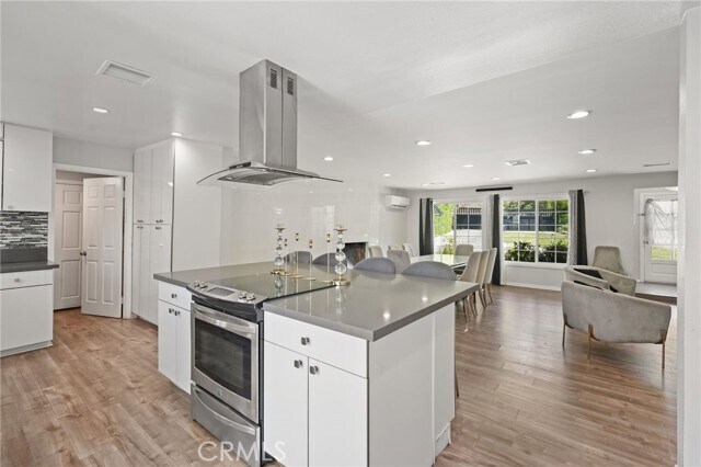 Building Photo - 18433 Tarzana Dr