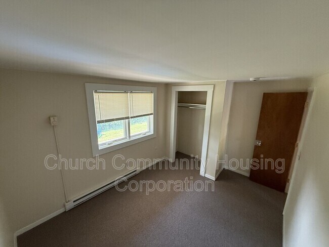 Building Photo - 169 Conanicus Ave