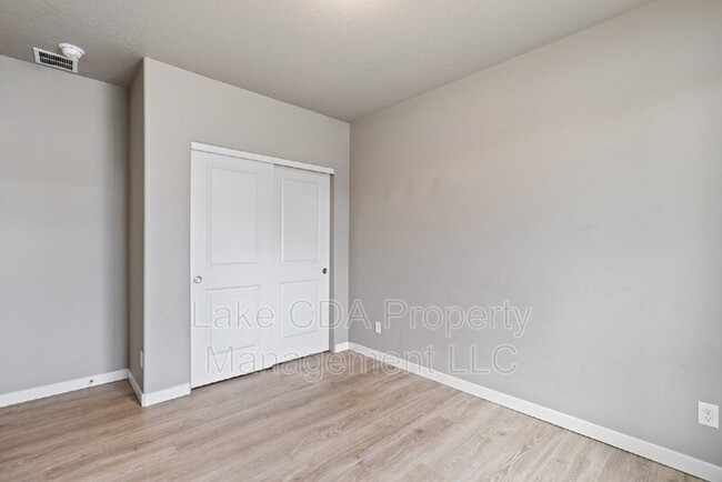 Building Photo - 5673 W Rockingham Dr