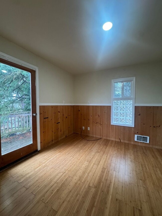 Building Photo - 5-Bed, 3-Bath in South Eugene