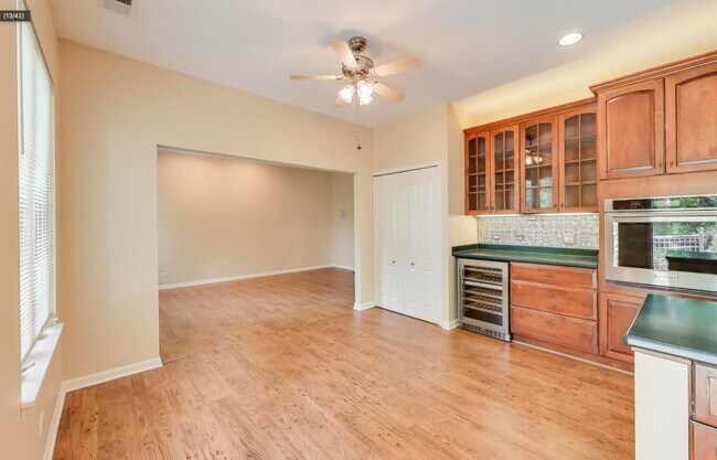 Building Photo - 11 Beaconsfield Ct