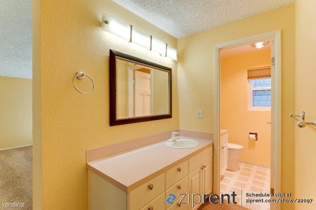 Building Photo - 2 br, 2 bath Condo - 13680 NE 69th St, Red...