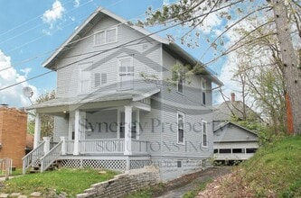 Building Photo - House with Garage