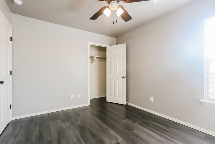 Building Photo - 1320 Canna Ct
