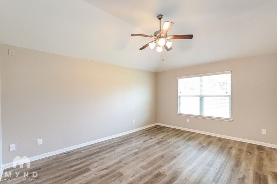 Building Photo - 16658 Bluefin St