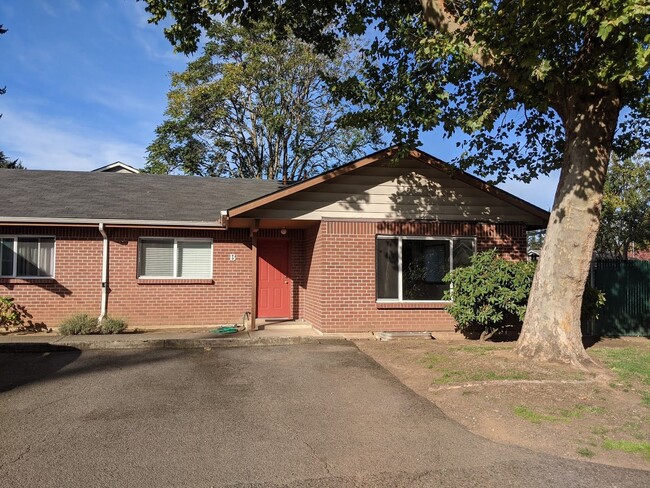 Primary Photo - 3107 Bridge St