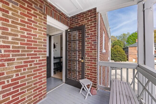 Building Photo - 800 Magnolia Ave