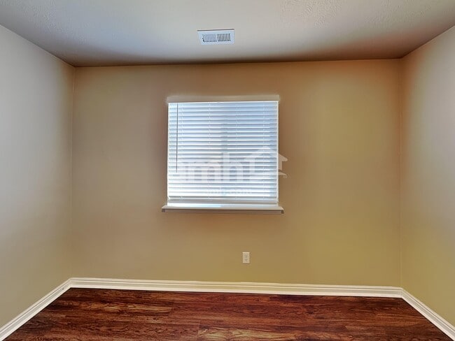 Building Photo - 4482 Heritage Dr