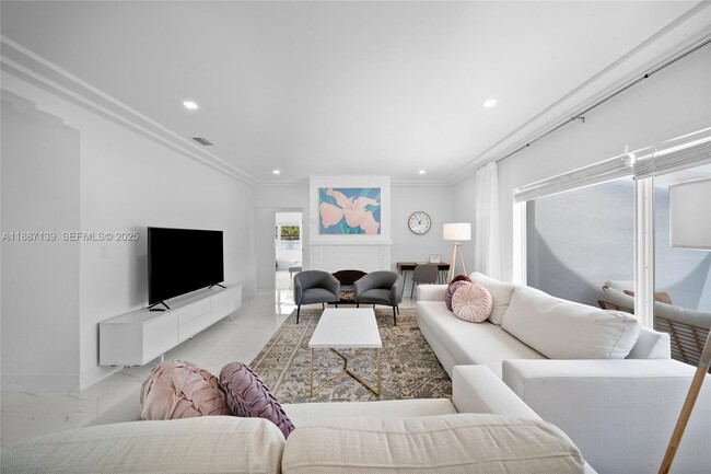 Building Photo - 1625 Hollywood Blvd