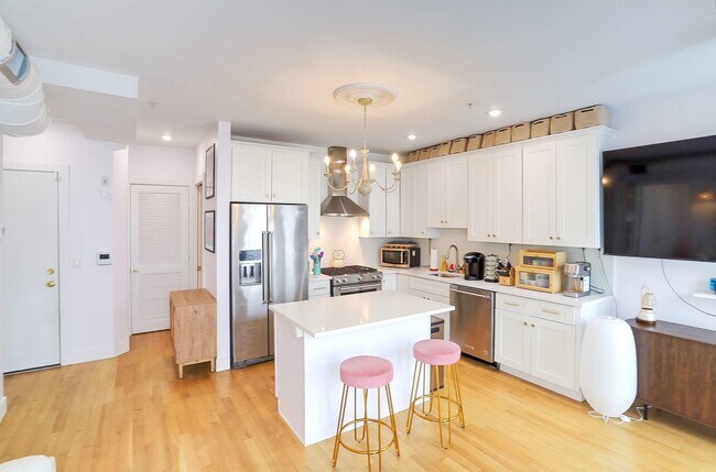 Building Photo - 414 1st St