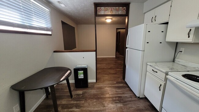 Building Photo - 908 1st St