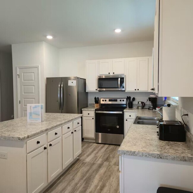 Building Photo - 42 Woodsorrel St