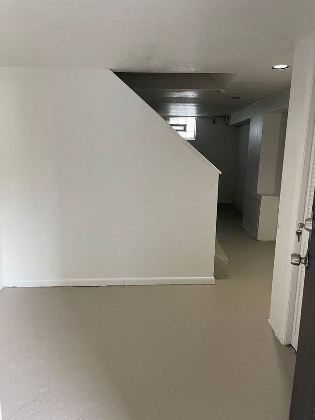 Building Photo - 3 BEDROOM, 1.5 BATH IN PENN HILLS - MOVE-I...