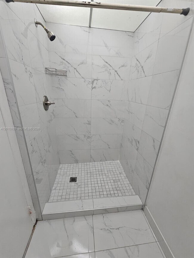 Building Photo - 10825 SW 112th Ave