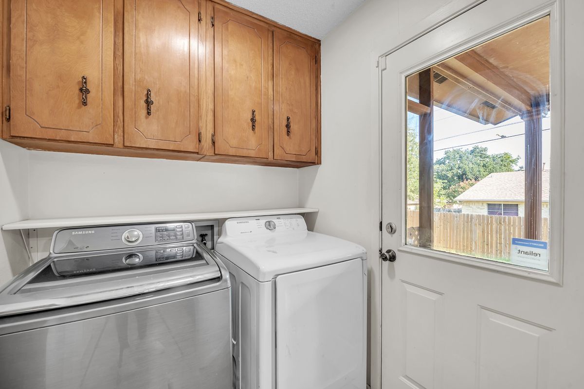 Building Photo - 613 Manning Dr