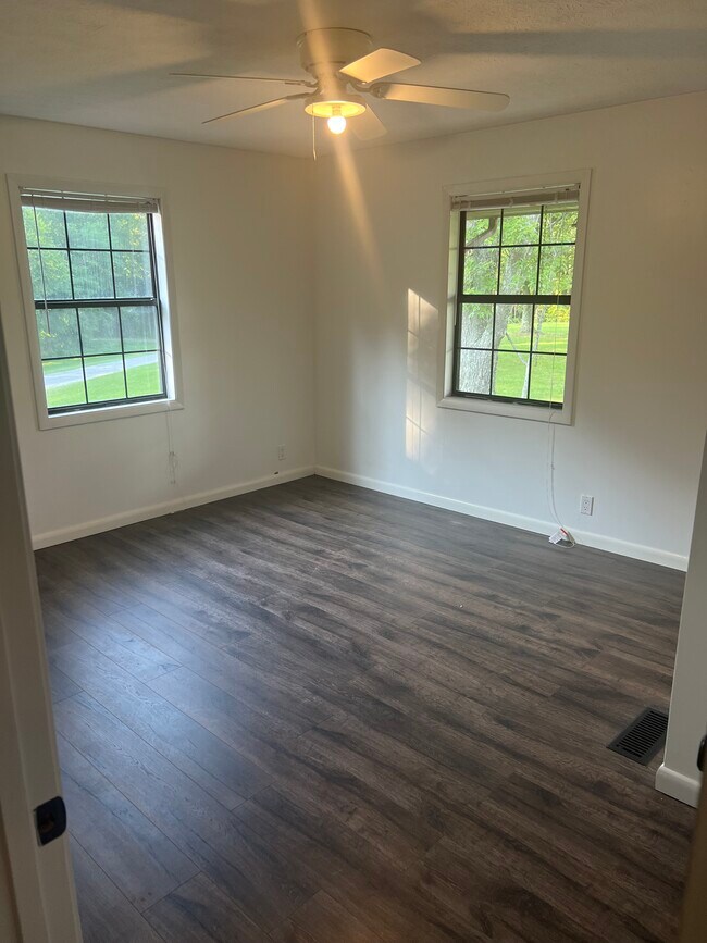 Building Photo - 137 Ben Birdwell Ln