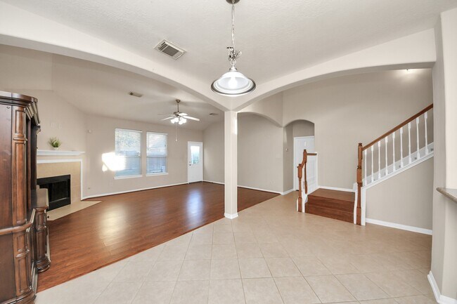 Building Photo - 822 Glen Abbey Dr