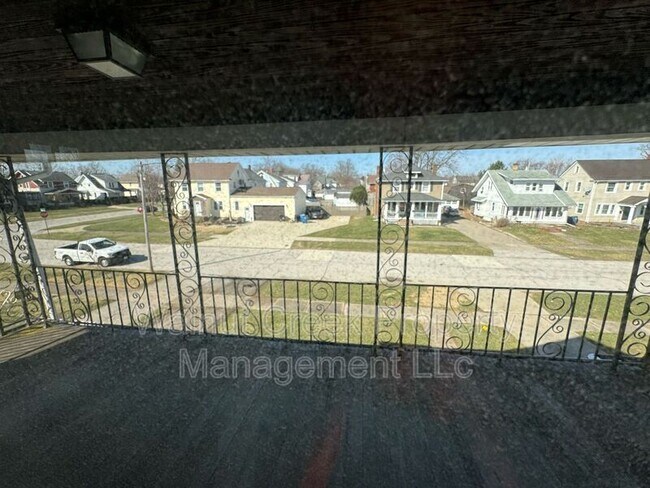 Building Photo - 841-841 Allison Ave