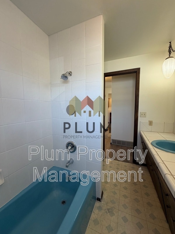 Building Photo - 1402 Khanabad Way