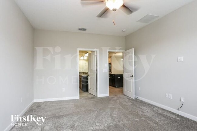 Building Photo - 9811 Ivory Dr