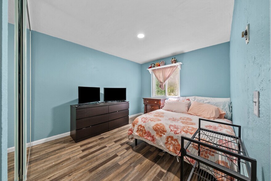 Building Photo - 1580 Mendocino Dr