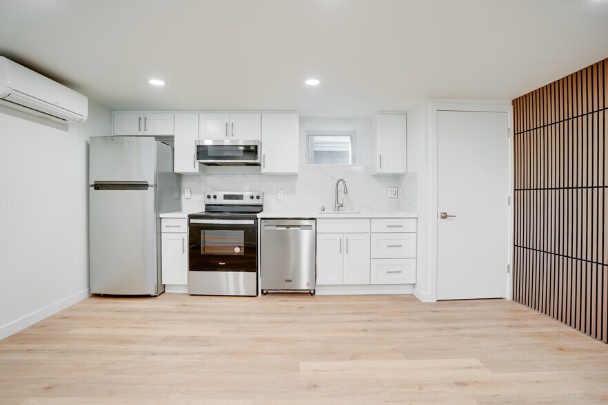 Building Photo - 2581 9th Ave W