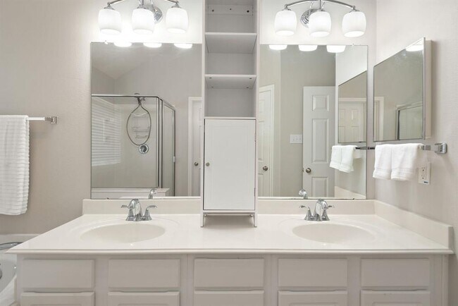 Building Photo - 26873 Armor Oaks Dr