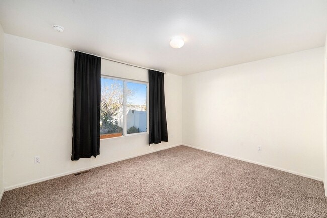 Building Photo - Spacious 3 Bed 3 Bath in the heart of Green Valley Ranch ELECTRICITY INCLUDED IN RENT