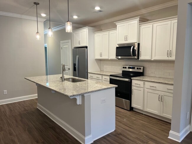 Building Photo - 3 Bedroom Townhouse in Washington Square!