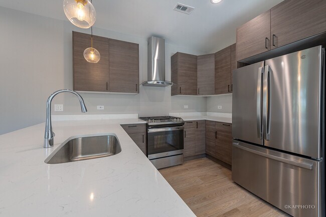 Building Photo - 4152 S Prairie Ave