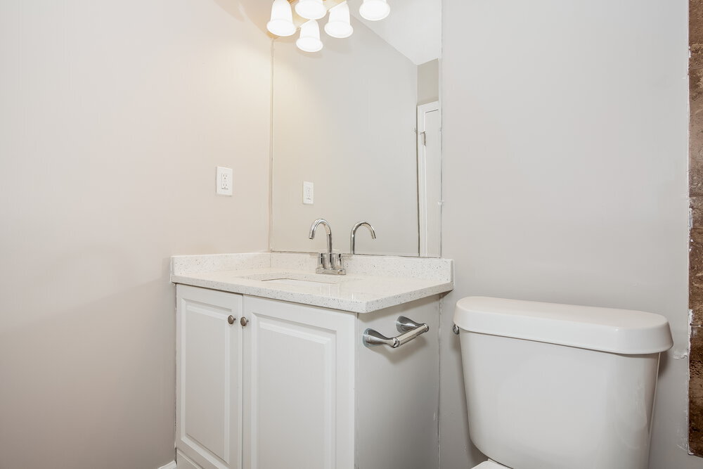 Building Photo - 9453 Forest Knoll Dr